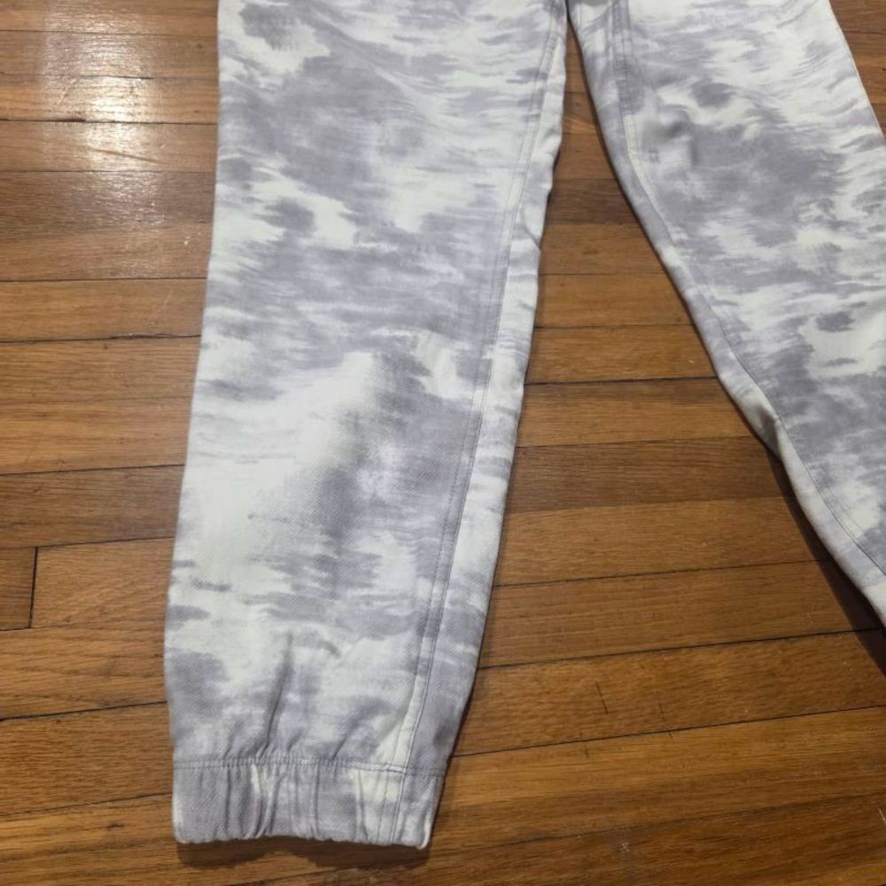 Athleta White Gray Farallon Printed Camouflage Jogger Pants - Picture 6 of 11